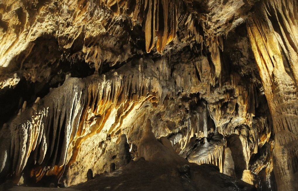 Пещеры Ан-сюр-Лесс Бельгия